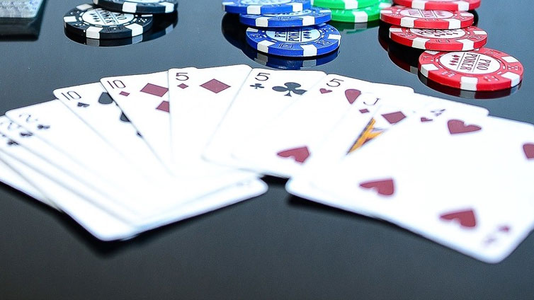 Decide to take a break in the online casinos to reduce the risk of gambling addiction. 